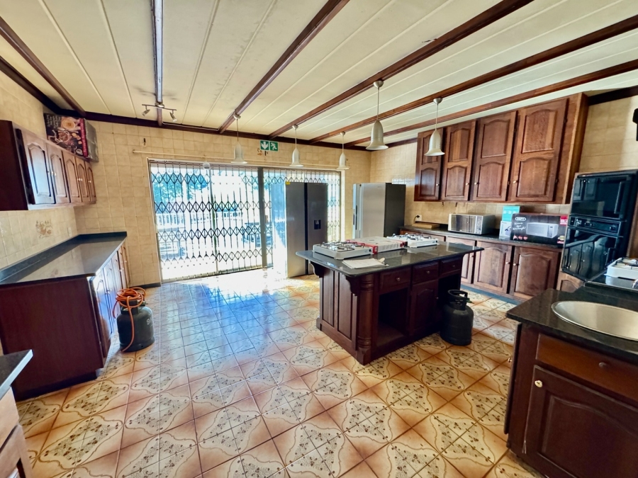 23 Bedroom Property for Sale in Kannoniers Park North West